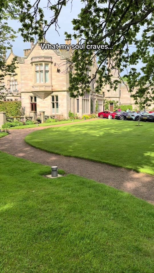 Post 10 by SCHLOSS Roxburghe on TikTok (video)