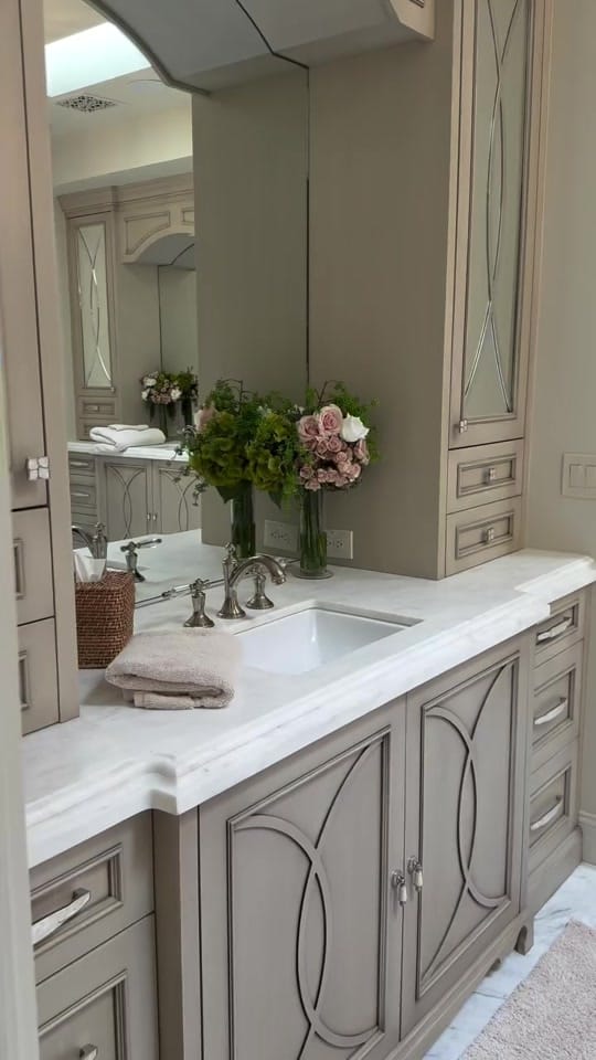 Post 6 by dlkluxuryfurniturestore on TikTok (video)