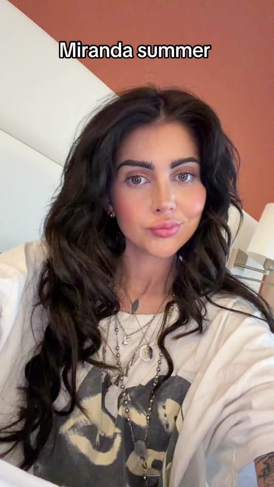 Post 3 by CLARA 💋 on TikTok (video)