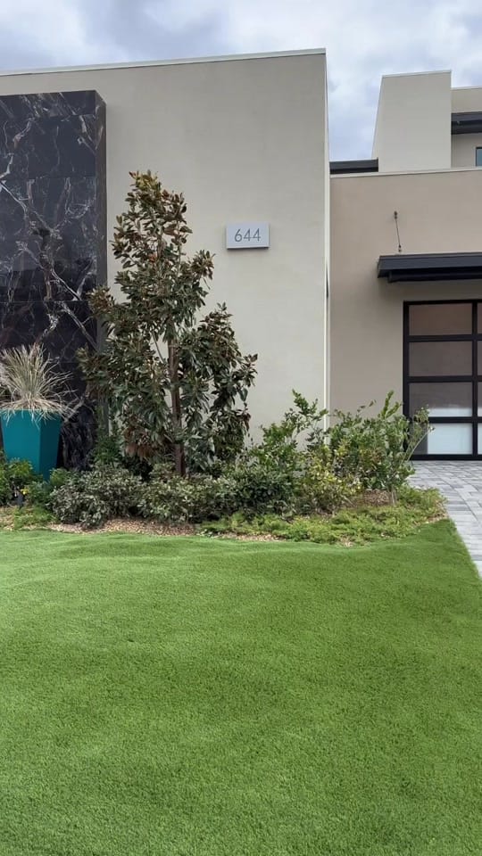 Post 1 by Chris Brown on TikTok (video)