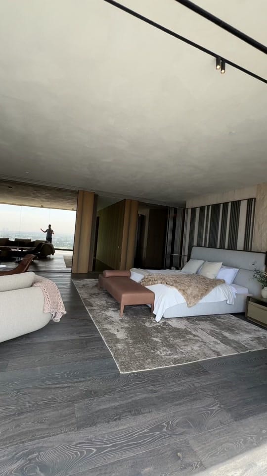 Post 6 by Luxury Homes In Los Angeles on TikTok (video)