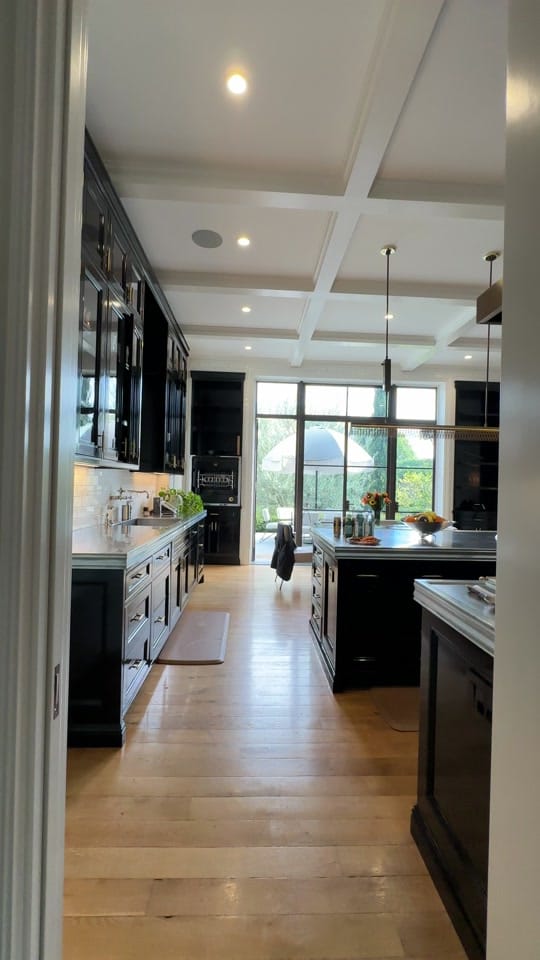 Post 3 by Luxury Homes In Los Angeles on TikTok (video)