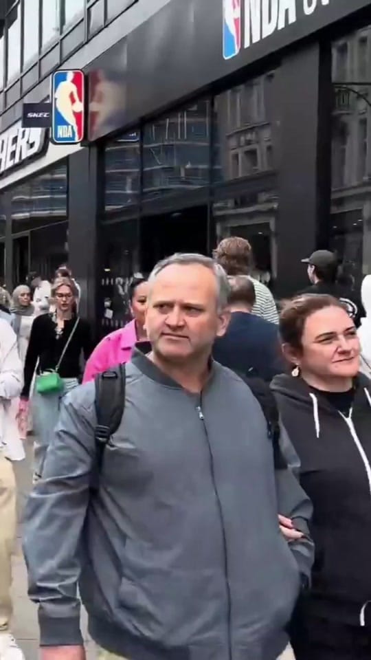 Post 5 by London Walk 4k on TikTok (video)