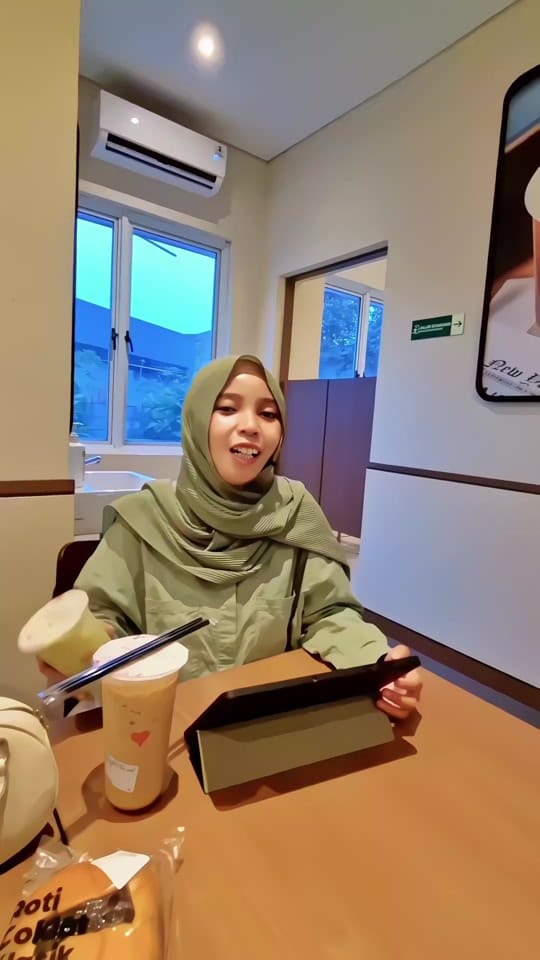 Post 2 by Amet & Nurul on TikTok (video)