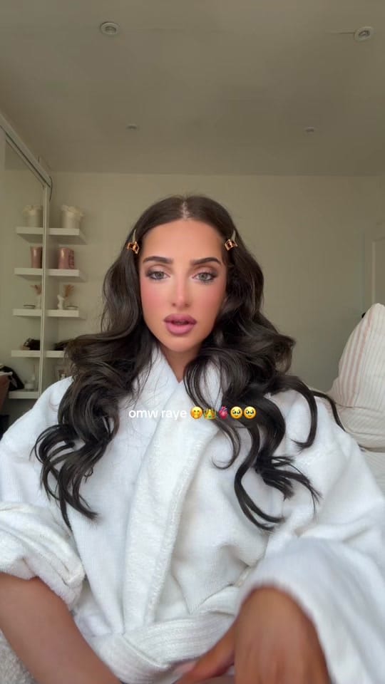 Post 2 by Estella on TikTok (video)