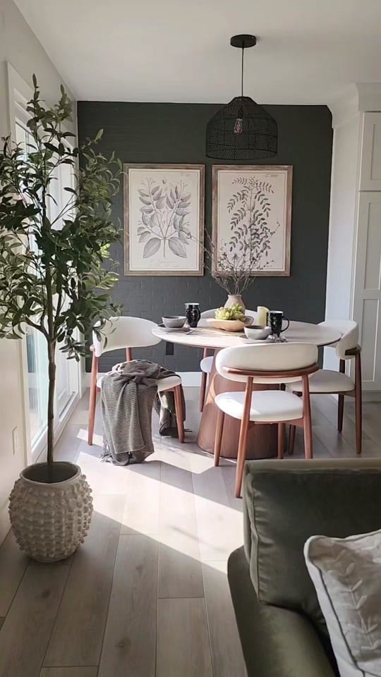 Post 1 by Rachel on TikTok (video)