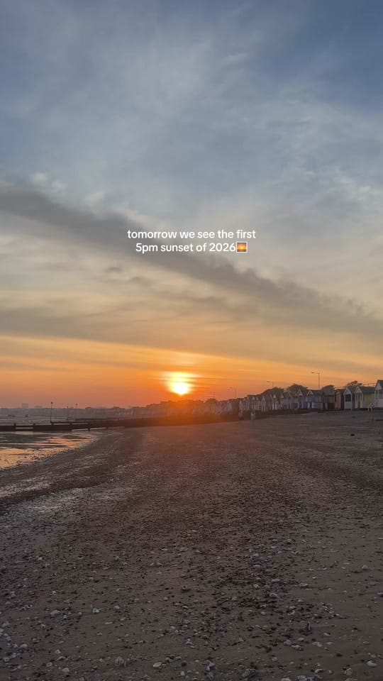 Post 6 by ella🤍 9-5 travel on TikTok (video)