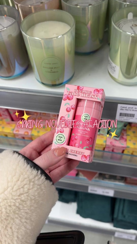 Post 2 by JULIA | content creator 🎀 on TikTok (video)
