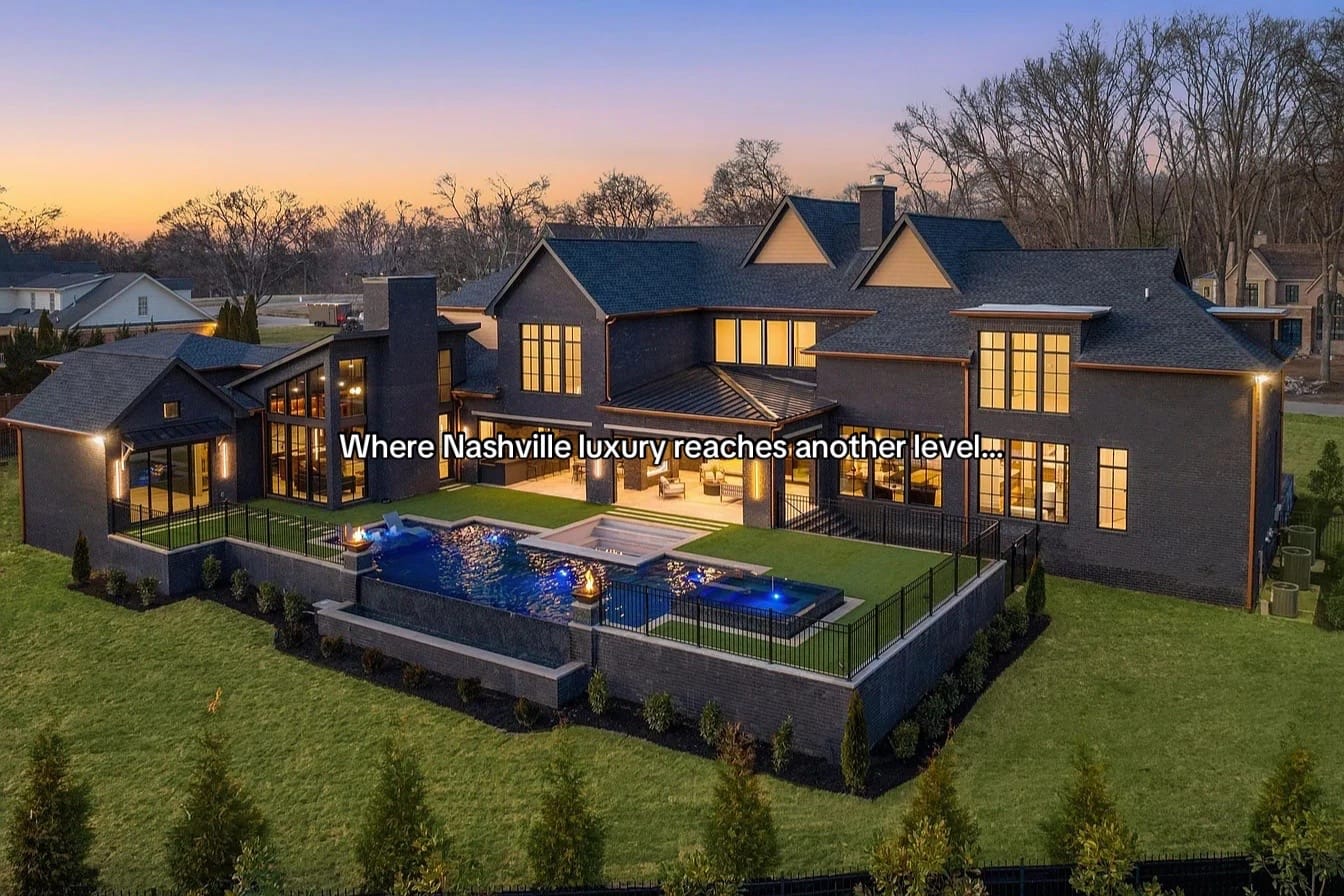Post 10 by Luxury Home Magazine on TikTok (video)