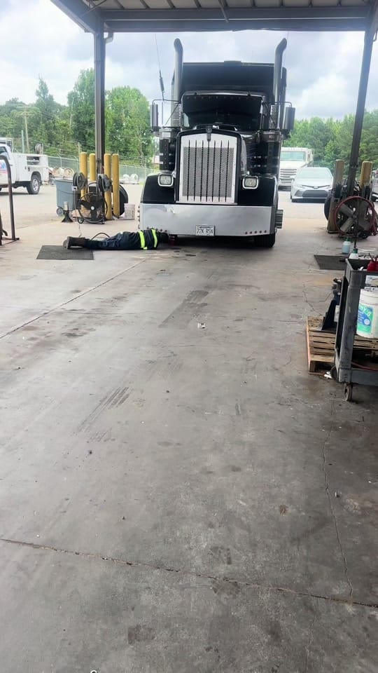 Post 1 by Mr Tweet on TikTok (video)