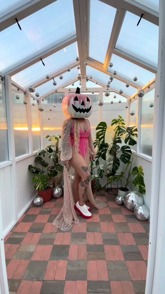 Post 10 by Hayley on TikTok (video)