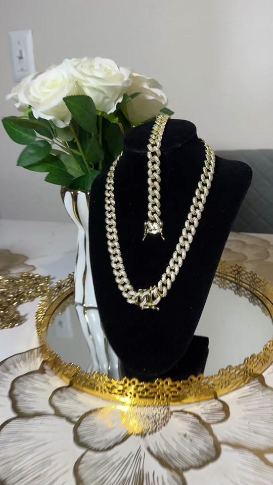 Post 6 by Elianis👑🪬🪐 on TikTok (video)