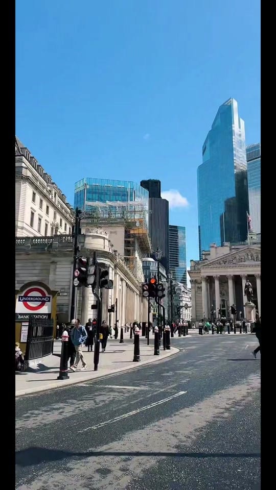 Post 8 by See London Live on TikTok (video)