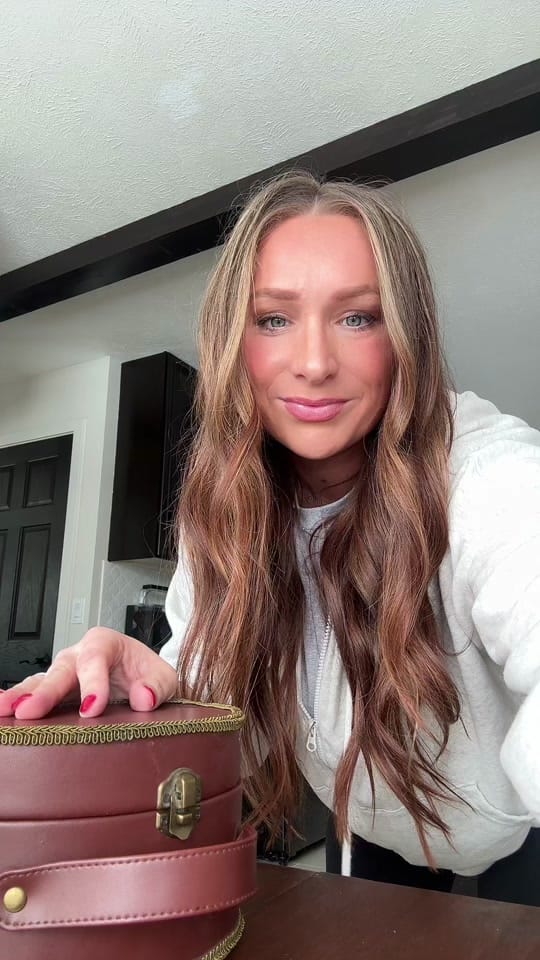 Post 7 by Carly Elizabeth on TikTok (video)