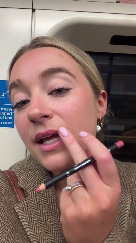 Post 4 by Sophie Arundel on TikTok (video)