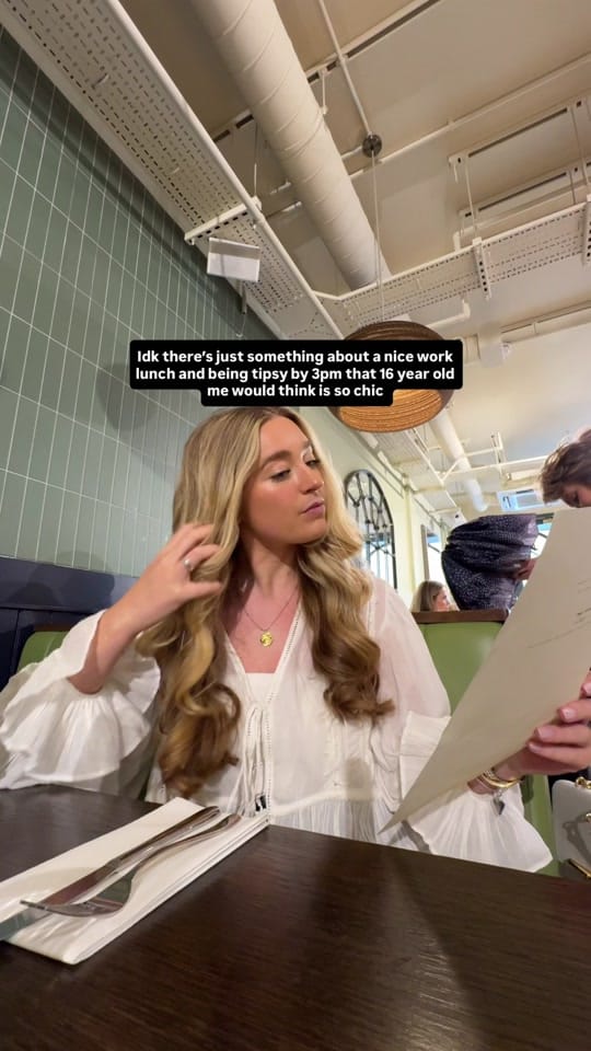 Post 3 by Sophie Arundel on TikTok (video)