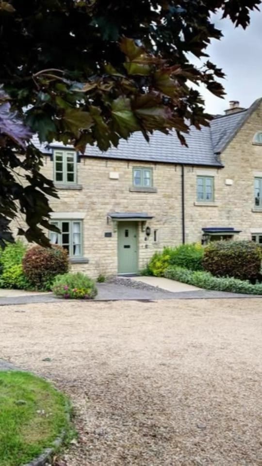 Post 7 by Manor Cottages Cotswolds on TikTok (video)