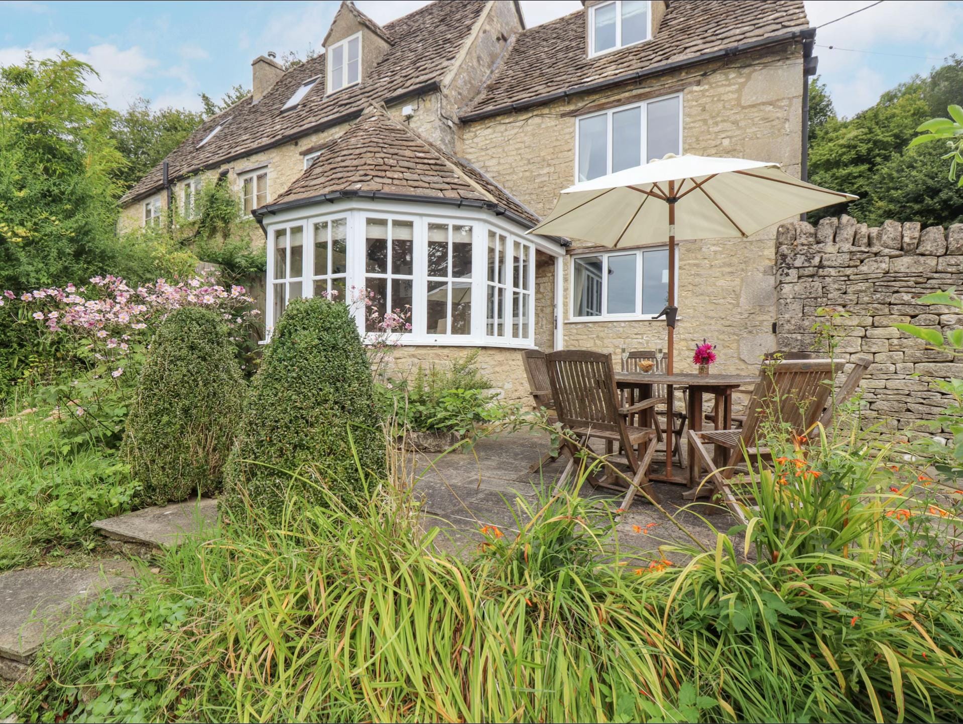 Post 8 by Manor Cottages Cotswolds on TikTok (video)