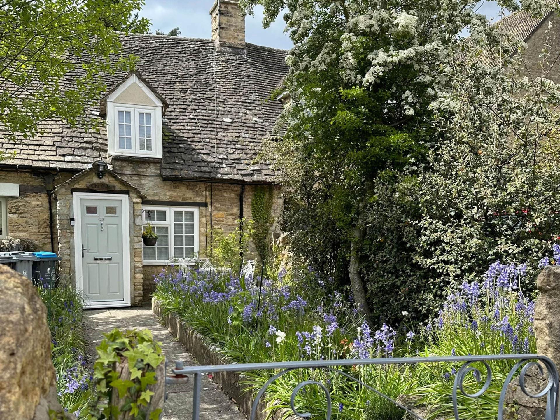 Post 2 by Manor Cottages Cotswolds on TikTok (video)