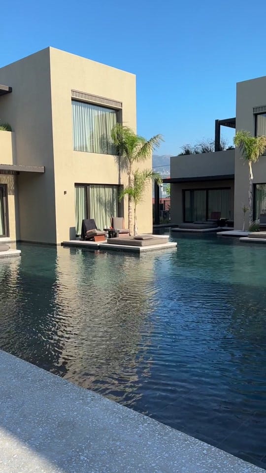 Post 8 by Naadeza on TikTok (video)