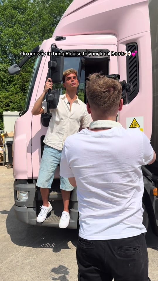 Post 1 by VICTOR on TikTok (video)