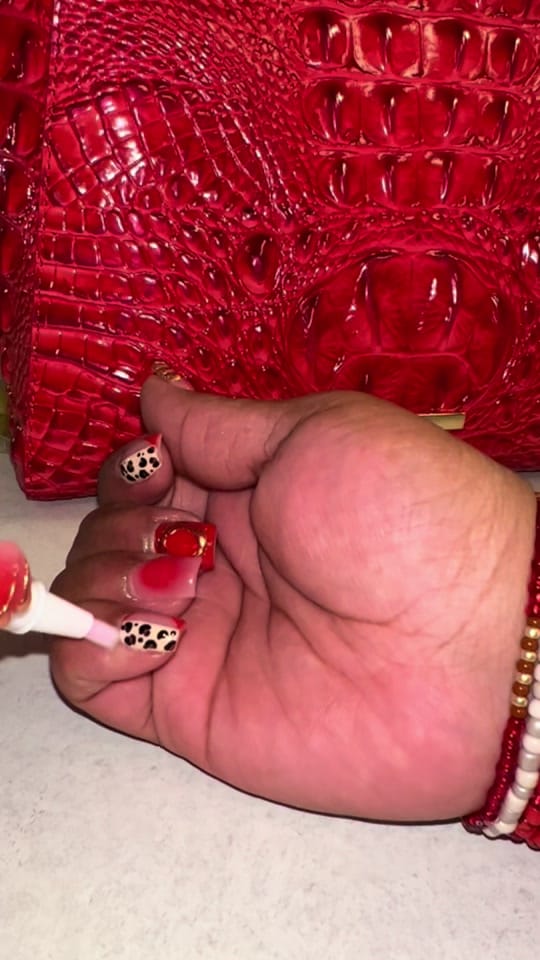 Post 8 by M0MMiANA on TikTok (video)