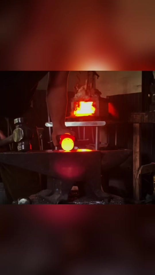 Post 2 by Barrett Knives on TikTok (video)