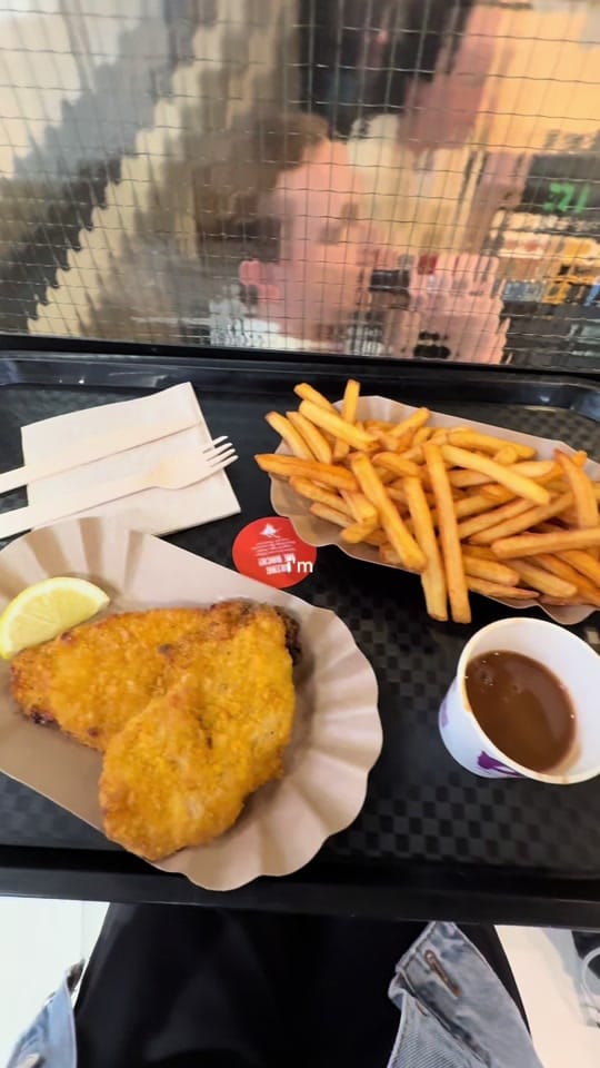 Post 1 by Elizabeth Eats & Travels 🗺️ on TikTok (video)