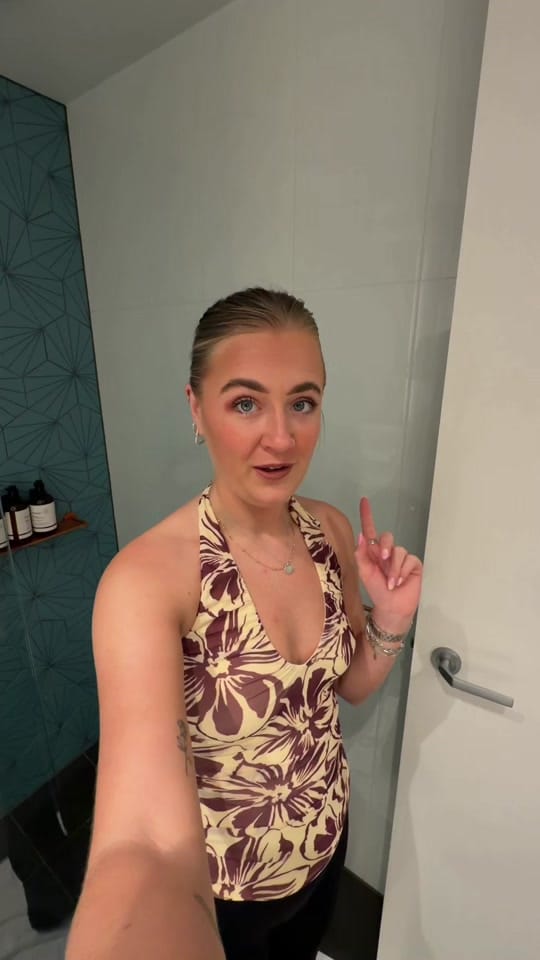 Post 2 by Neve Wright on TikTok (video)