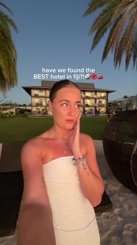 Post 10 by Neve Wright on TikTok (video)