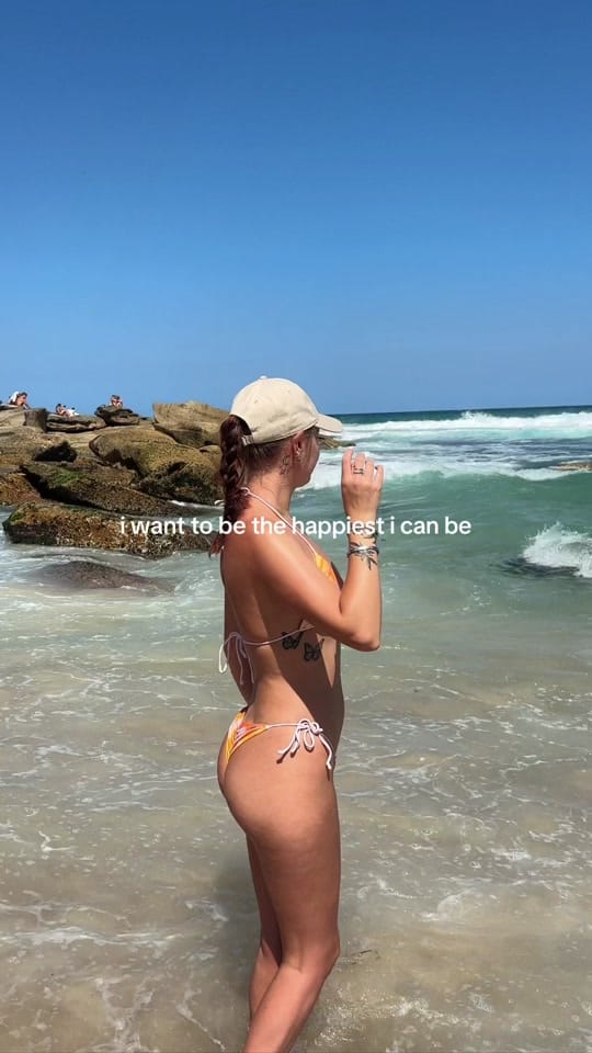 Post 9 by Neve Wright on TikTok (video)