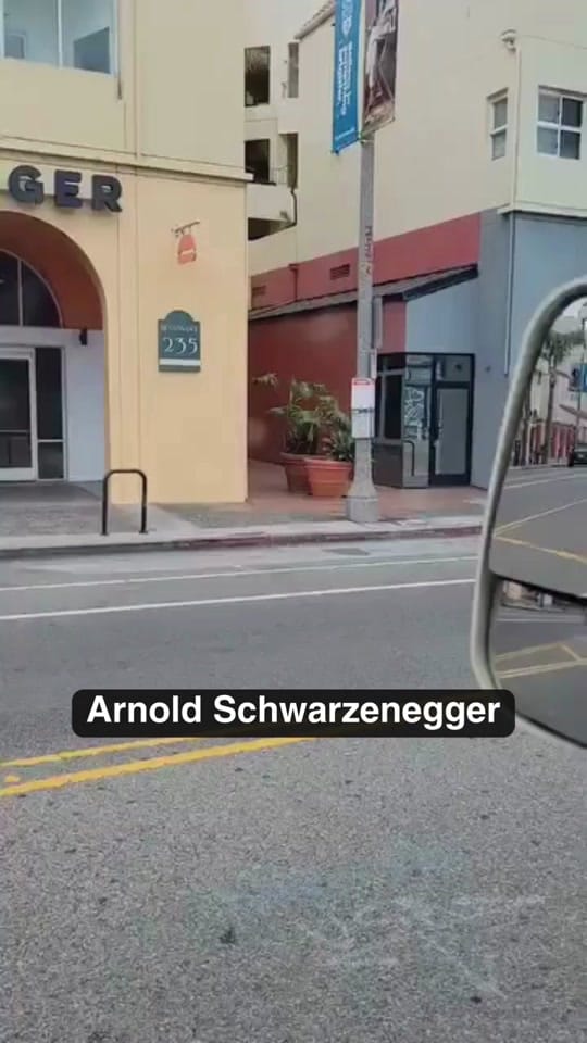 Post 3 by Hollywood Bus Tours on TikTok (video)