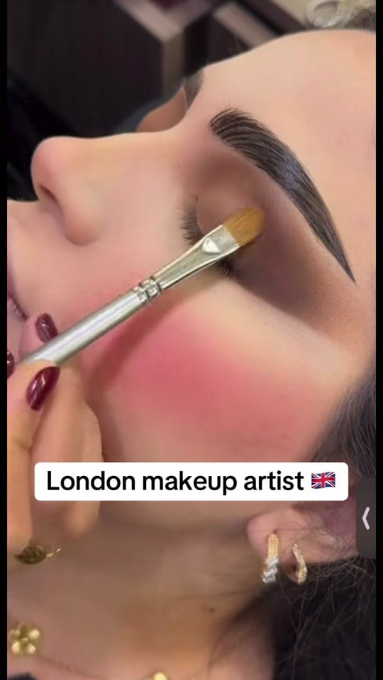 Post 5 by London makeup artist 🇬🇧 on TikTok (video)