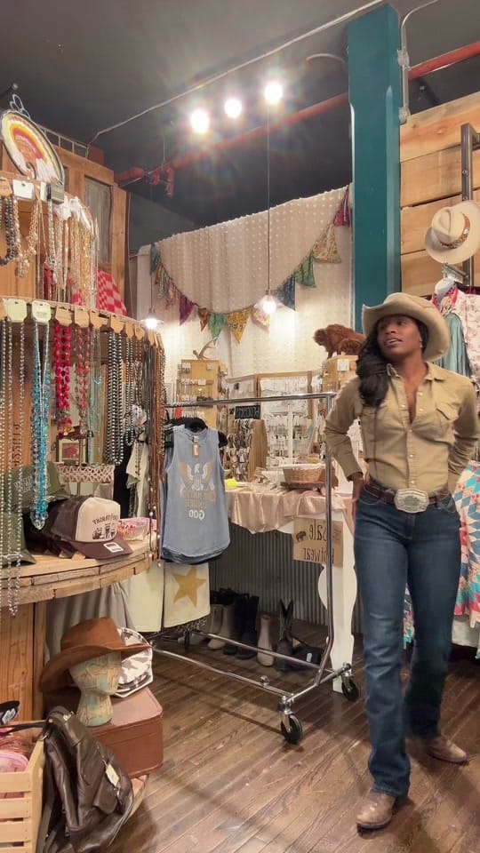 Post 6 by Ariona Hall on TikTok (video)