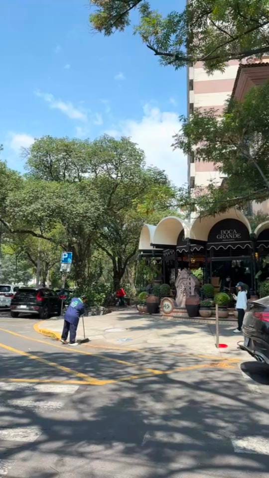 Post 6 by Fabi Uribe on TikTok (video)