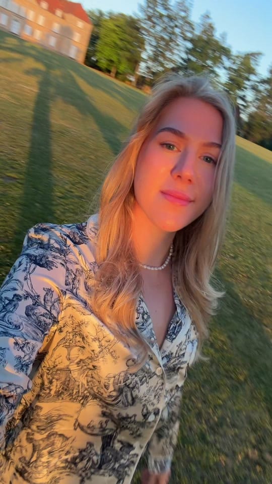Post 1 by Day in London on TikTok (video)