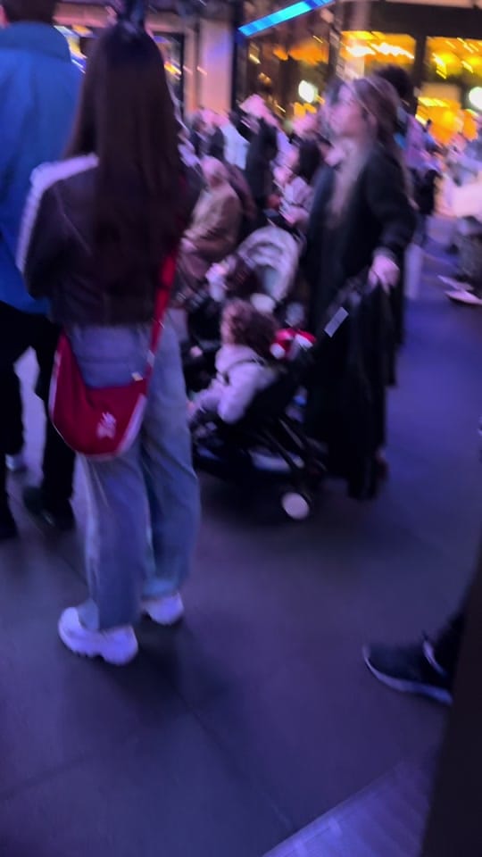 Post 1 by London vlog on TikTok (video)