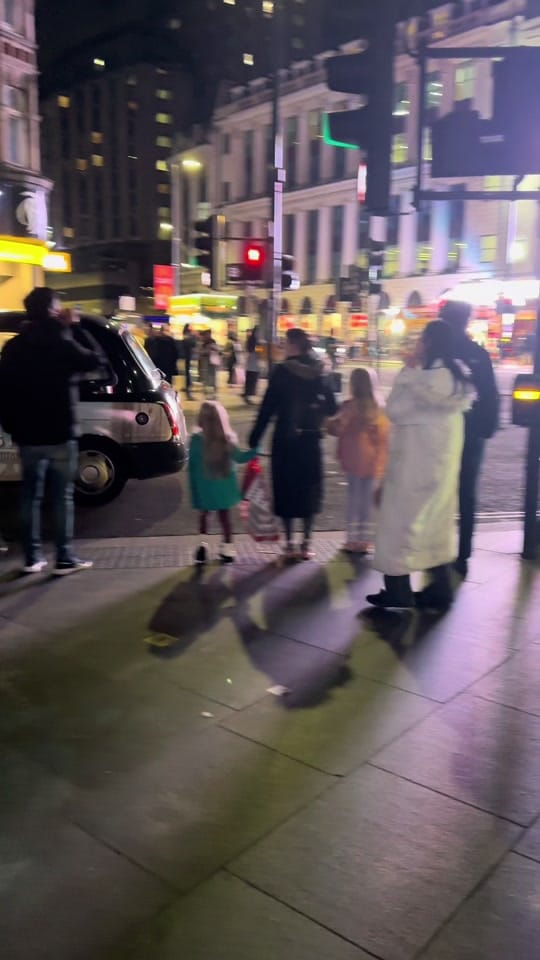 Post 7 by London vlog on TikTok (video)