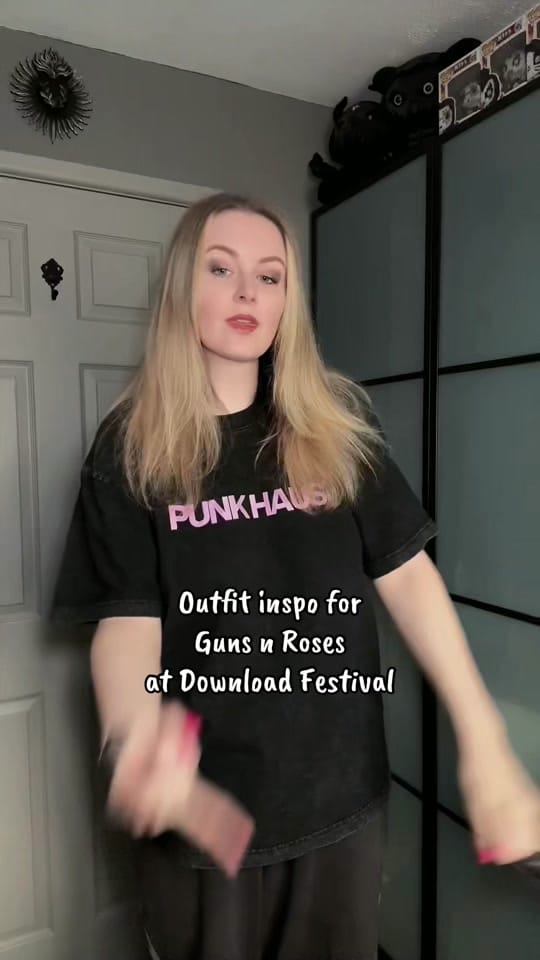 Post 3 by 𝔪𝔬𝔩𝔩𝔦𝔢 🦇 on TikTok (video)