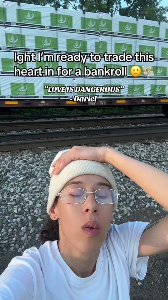 Post 1 by Dariel Woods on TikTok (video)