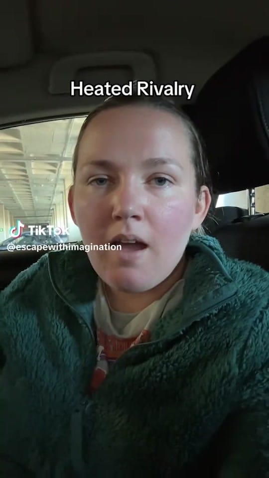 Post 7 by Valentina Vee on TikTok (video)