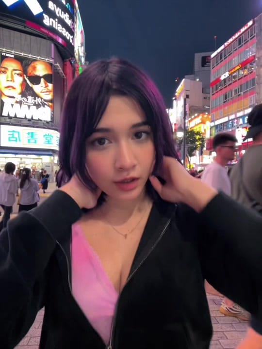 Post 3 by Chelsea / ឆែលស៊ី 🇰🇭 on TikTok (video)