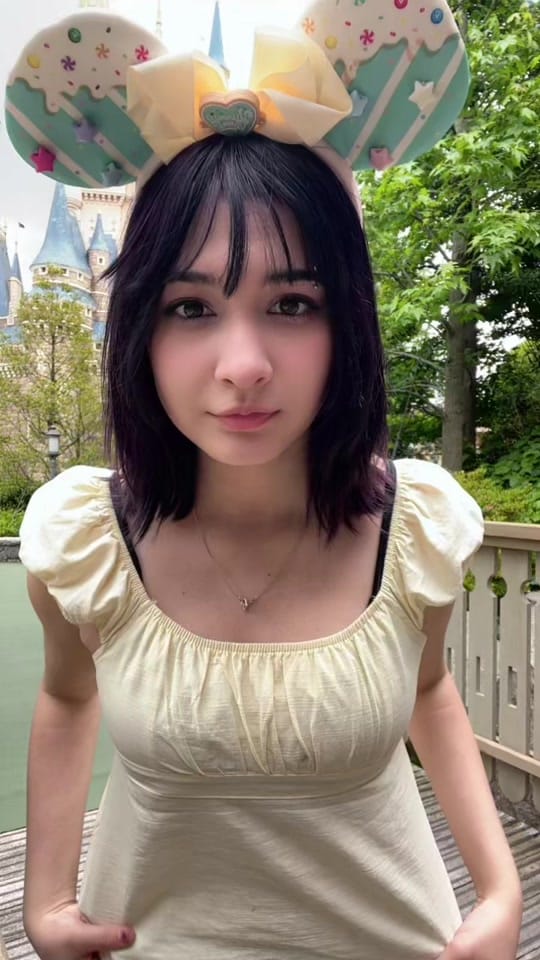 Post 5 by Chelsea / ឆែលស៊ី 🇰🇭 on TikTok (video)