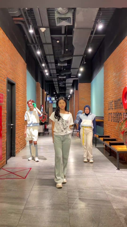 Post 3 by DeRis Kim on TikTok (video)