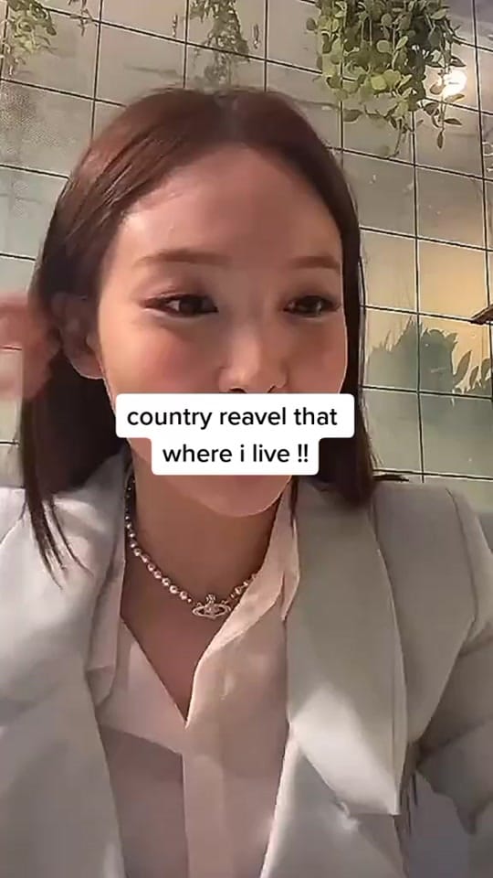 Post 8 by Chelsea ! | 6.0k 🍓 on TikTok (video)