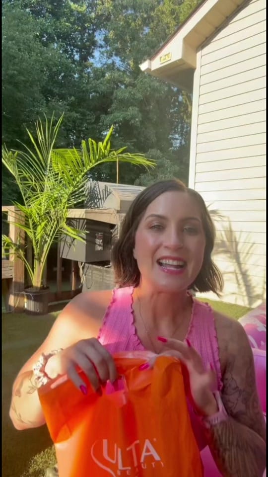 Post 4 by doesitcomeinpinkblog on TikTok (video)