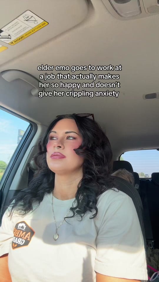 Post 4 by Chelsea Grey Collins on TikTok (video)