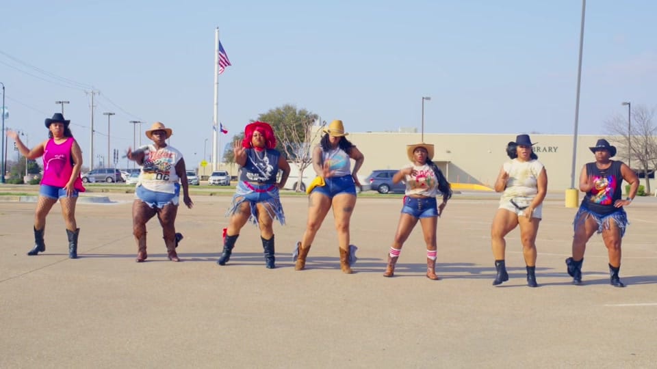 Post 8 by Curvy Queenz on TikTok (video)