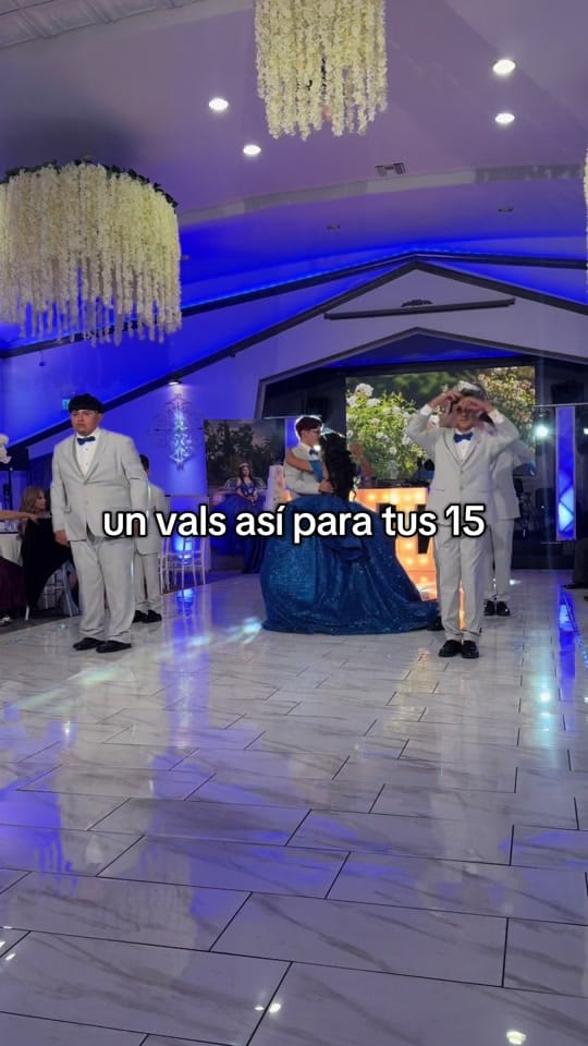 Post 1 by Chicas Dance on TikTok (video)
