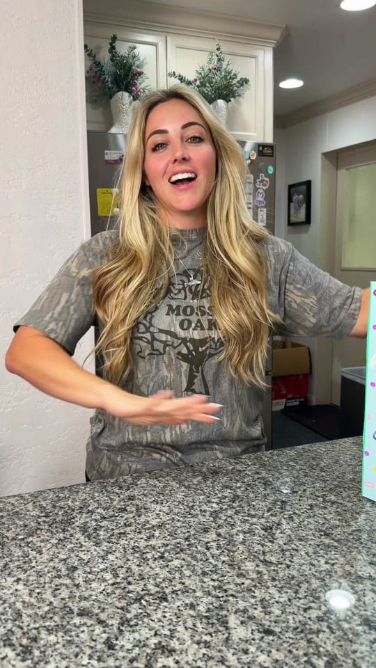Post 3 by Katherine Salom on TikTok (video)